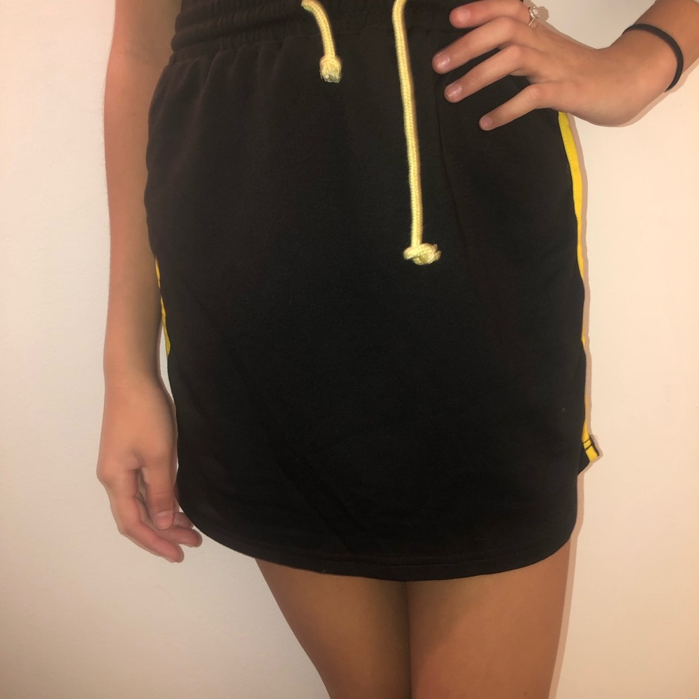 Cute black mini skirt! Size small